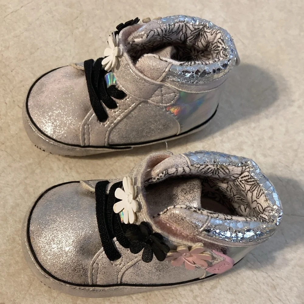 0-6M soft high top sneakers